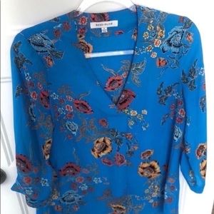 BEAUTIFUL BLUE FLORAL BLOUSE - SMALL